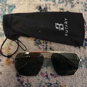 💖Butaby // gold frame hexagon sunglasses BNWOT